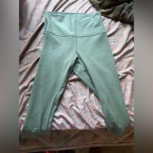 Size 6 Lululemon capri leggings